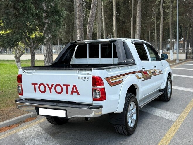 Toyota Hilux 2013, 134,200 km - 2.5 l - Bakı