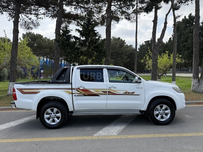 Toyota Hilux 2013, 134,200 km - 2.5 l - Bakı