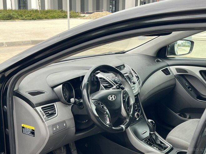 Hyundai Elantra 2014, 270,000 km - 1.8 л - Xudat