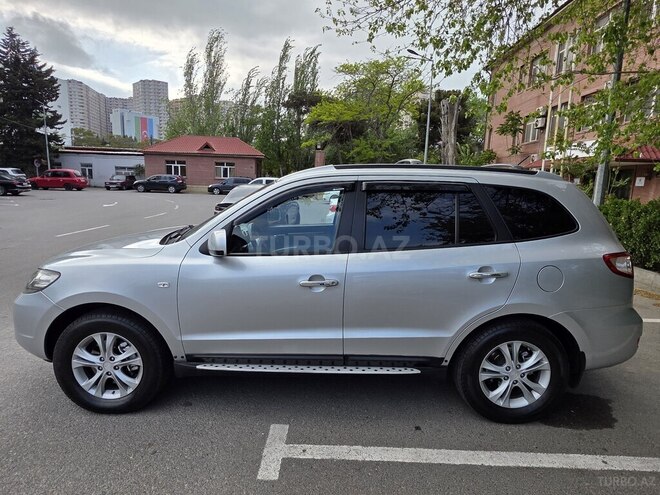 Hyundai Santa Fe-13