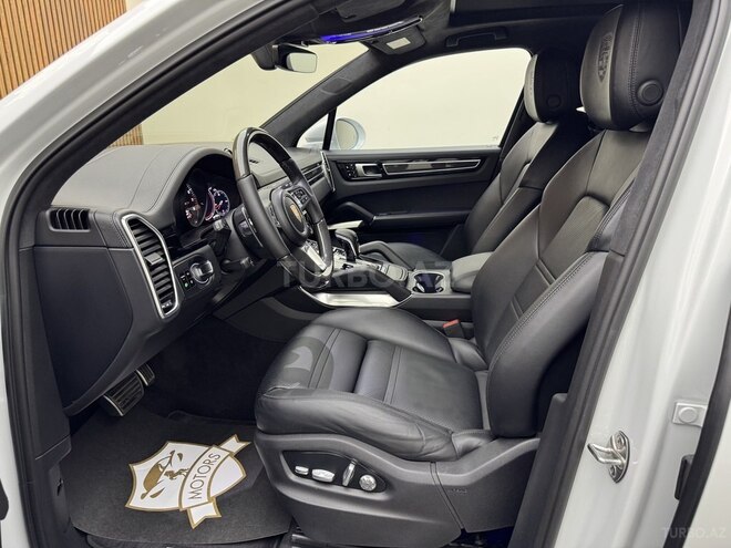 Porsche Cayenne Turbo 2018, 65,000 km - 4.0 l - Bakı