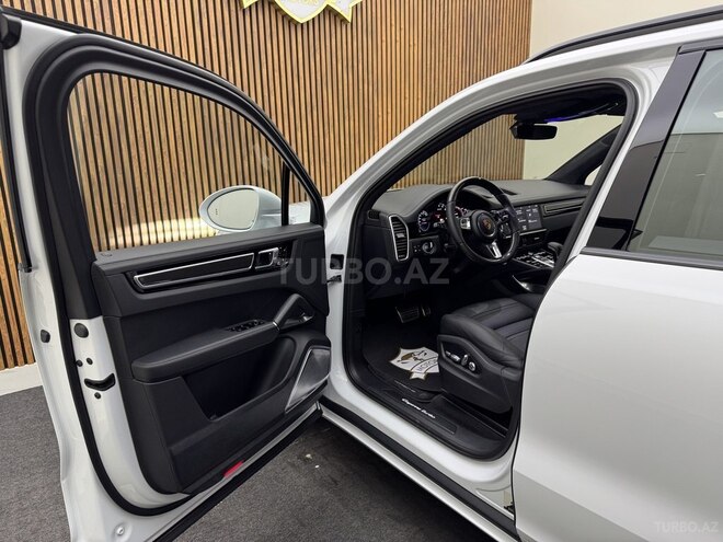 Porsche Cayenne Turbo 2018, 65,000 km - 4.0 l - Bakı
