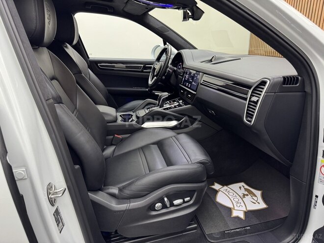 Porsche Cayenne Turbo 2018, 65,000 km - 4.0 l - Bakı