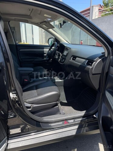 Mitsubishi Outlander 2015, 185,000 km - 2.4 л - Bakı