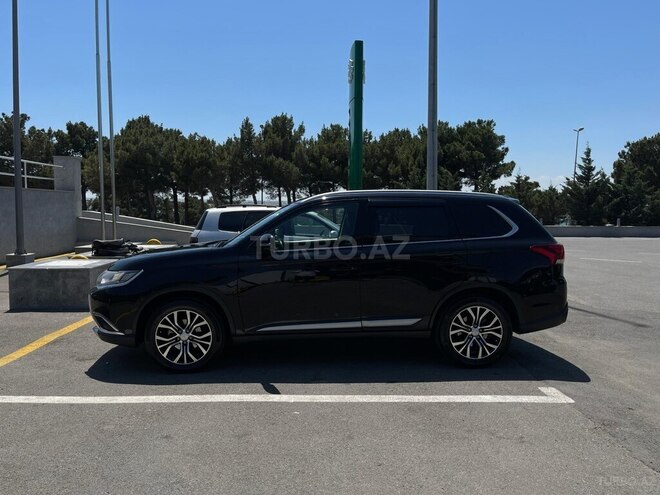 Mitsubishi Outlander 2015, 185,000 km - 2.4 л - Bakı