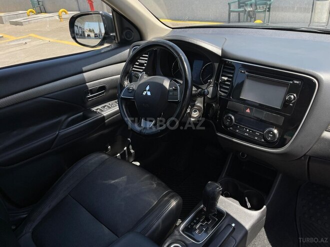 Mitsubishi Outlander 2015, 185,000 km - 2.4 л - Bakı
