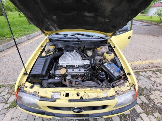 Opel Astra 1994, 350,000 km - 1.6 l - Qəbələ