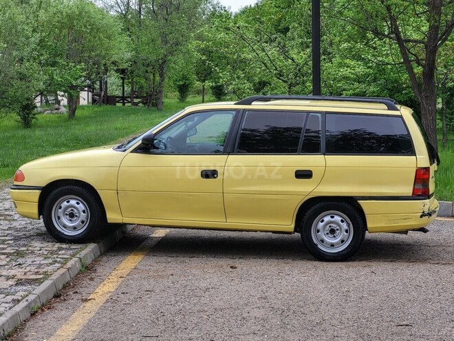 Opel Astra 1994, 350,000 km - 1.6 l - Qəbələ
