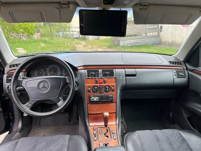 Mercedes E 240 1998, 287,000 km - 2.4 l - Bakı