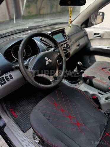 Mitsubishi L200 2011, 490,000 km - 2.5 l - Bakı