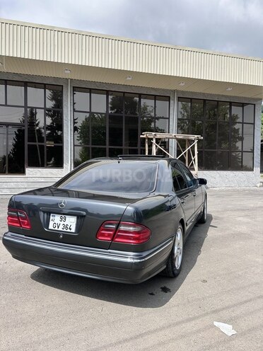Mercedes E 270 2000, 332,000 km - 2.7 l - Astara