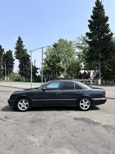 Mercedes E 270 2000, 332,000 km - 2.7 l - Astara
