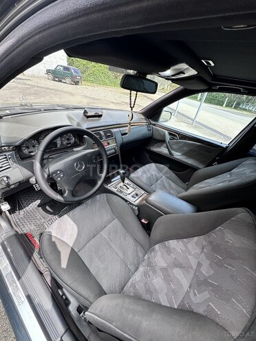 Mercedes E 270 2000, 332,000 km - 2.7 l - Astara