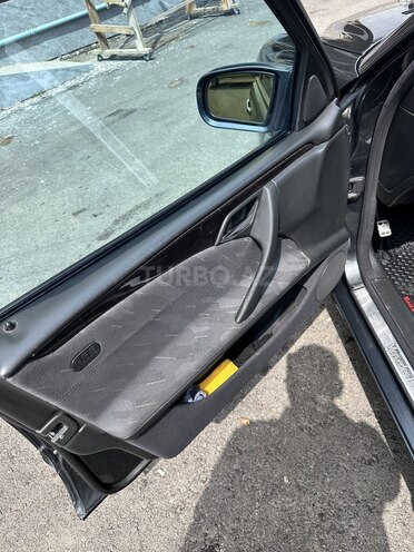Mercedes E 270 2000, 332,000 km - 2.7 l - Astara