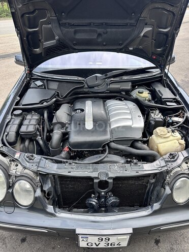 Mercedes E 270 2000, 332,000 km - 2.7 l - Astara