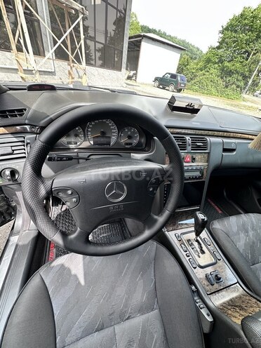 Mercedes E 270 2000, 332,000 km - 2.7 l - Astara