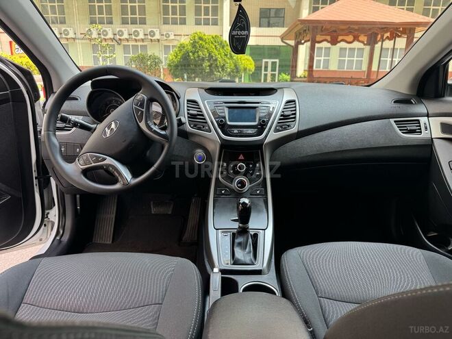 Hyundai Elantra 2015, 218,000 km - 1.8 л - Bakı