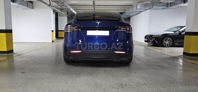 Tesla Model X-2