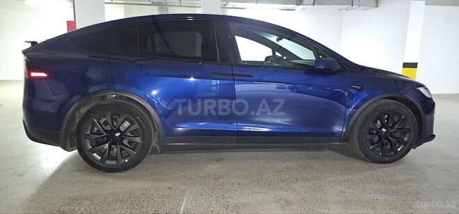 Tesla Model X-3