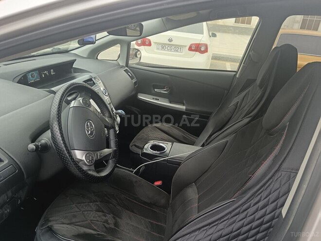 Toyota Prius V 2019, 120,000 km - 1.8 л - Bakı