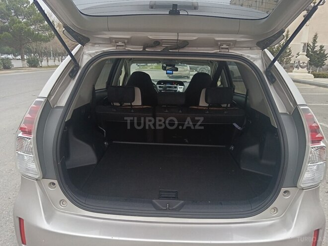 Toyota Prius V 2019, 120,000 km - 1.8 л - Bakı