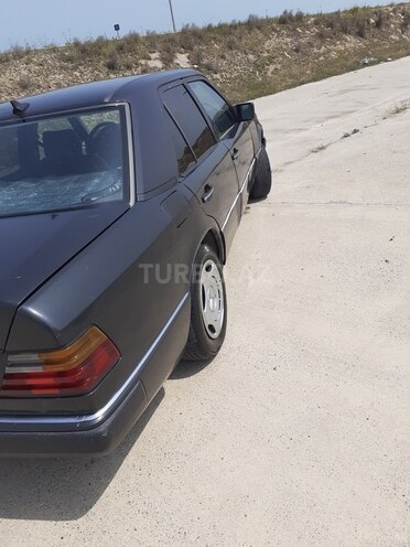Mercedes E 200 d 1990, 321,332 km - 2.0 l - Bakı