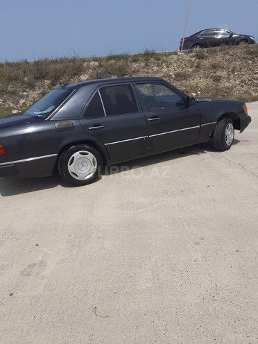 Mercedes E 200 d 1990, 321,332 km - 2.0 l - Bakı