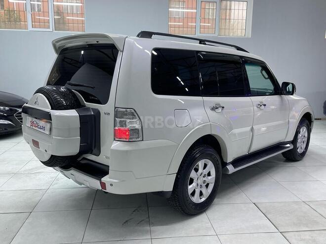 Mitsubishi Pajero-6