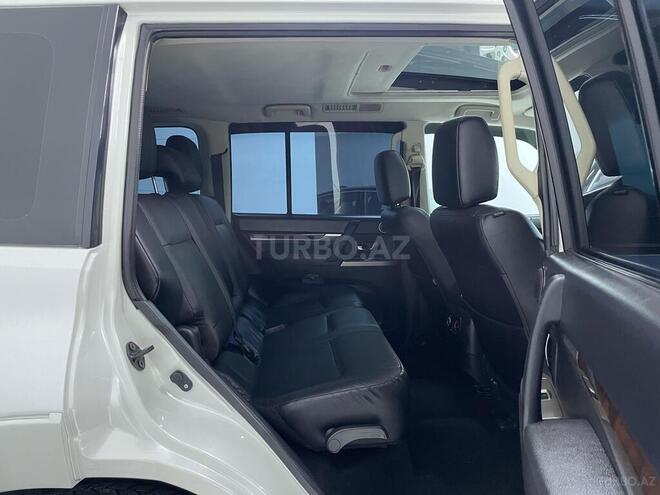 Mitsubishi Pajero-16