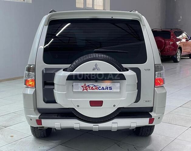Mitsubishi Pajero-2