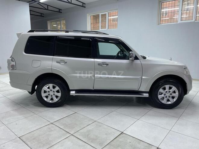 Mitsubishi Pajero-5