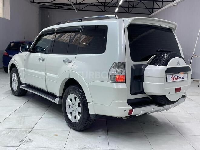 Mitsubishi Pajero-7