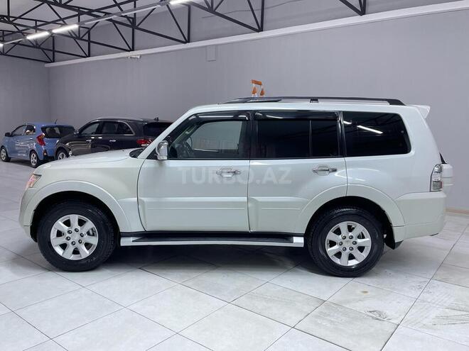 Mitsubishi Pajero-4