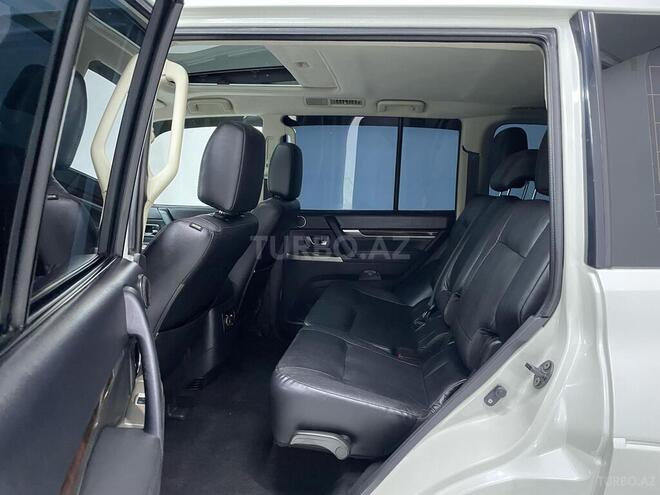 Mitsubishi Pajero-12