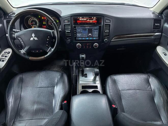 Mitsubishi Pajero-3