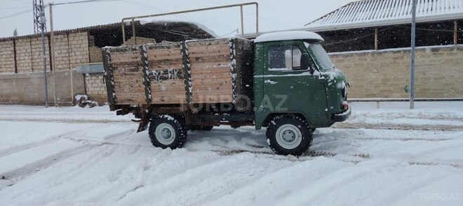UAZ 452 1987, 500,000 km - 0.3 l - Salyan