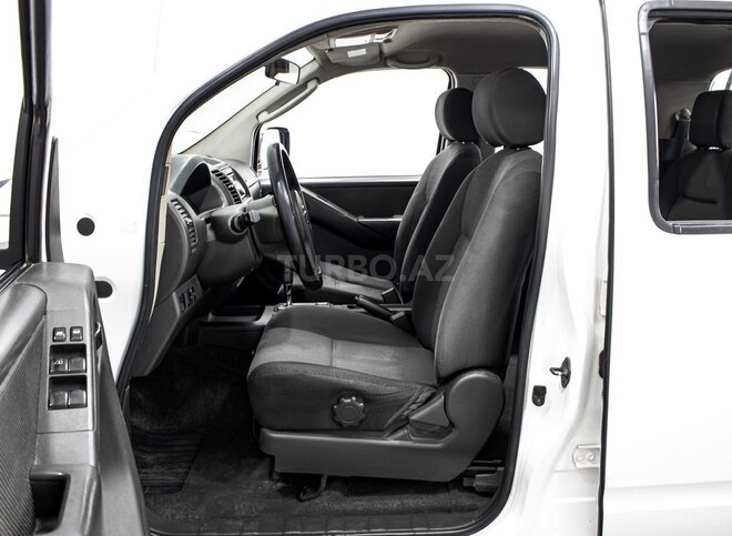 Nissan Navara-21