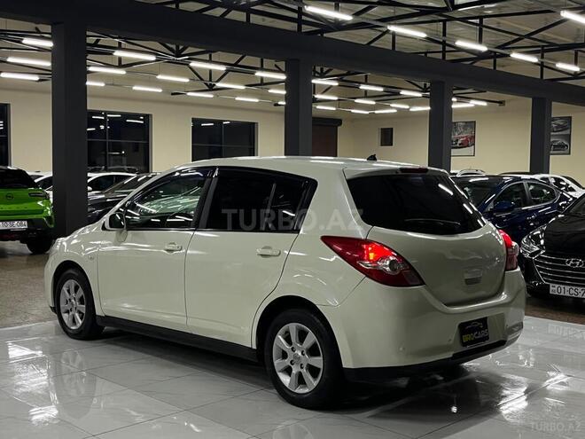 Nissan Tiida-4