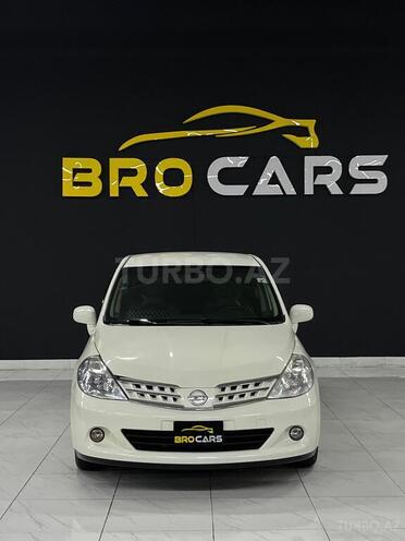 Nissan Tiida-12