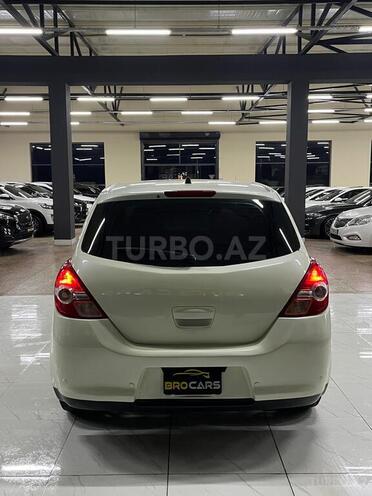Nissan Tiida-10