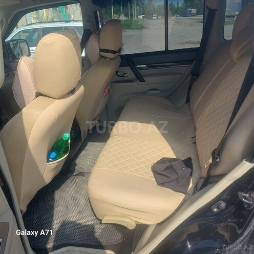 Mitsubishi Pajero 2011, 189,000 km - 3.5 л - Quba