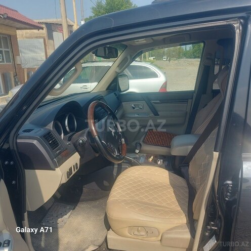 Mitsubishi Pajero 2011, 189,000 km - 3.5 л - Quba