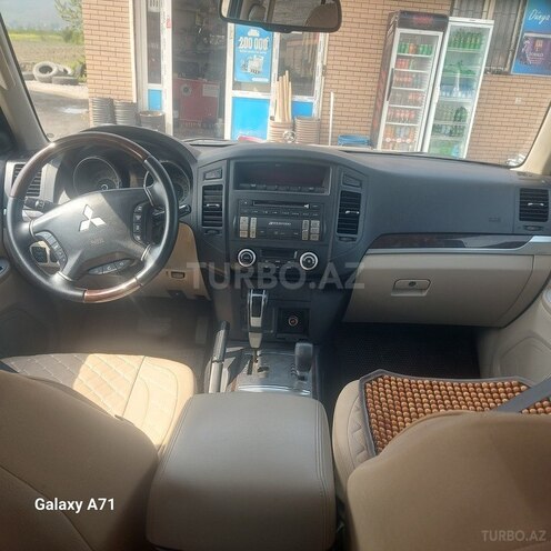 Mitsubishi Pajero 2011, 189,000 km - 3.5 л - Quba