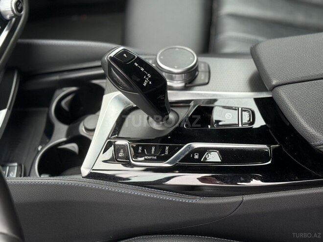 BMW 530e-10
