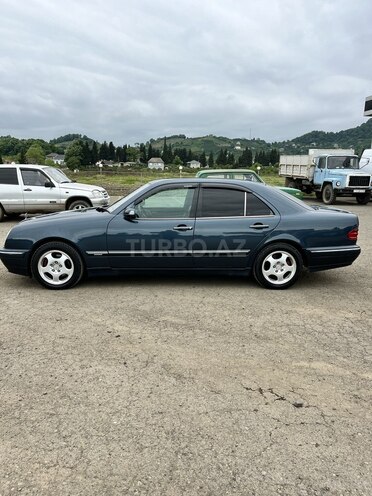 Mercedes E 270 2000, 336,367 km - 2.7 l - Astara