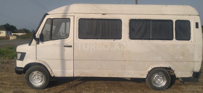 Mercedes 208 D 1995, 450,000 km - 2.5 l - Salyan