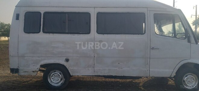 Mercedes 208 D 1995, 450,000 km - 2.5 l - Salyan