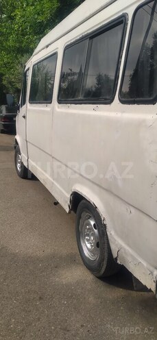 Mercedes 208 D 1995, 450,000 km - 2.5 l - Salyan