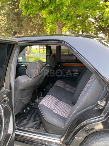 Mercedes E 300 d 1989, 182,338 km - 3.0 l - Mingəçevir