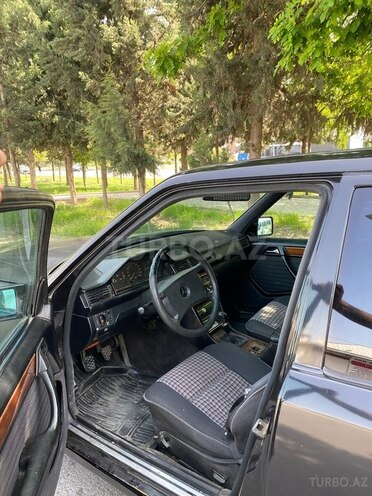 Mercedes E 300 d 1989, 182,338 km - 3.0 l - Mingəçevir